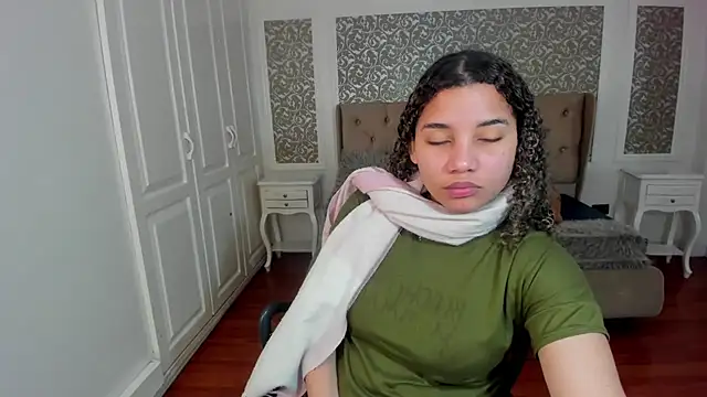 Snapshot of Mayaa_ross chatting on October 8, 2:13 am Mayaa ross online show from October 8, 2:13 am