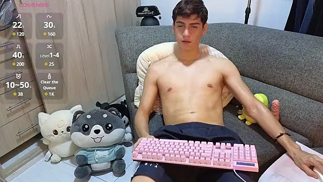Snapshot of zackary_0 chatting on December 7, 12:46 am zackary 0 online show from December 7, 12:46 am