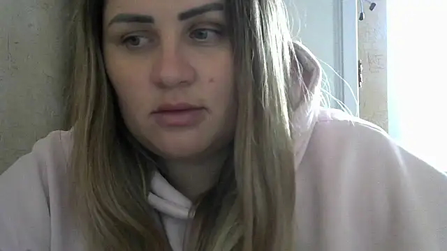 Snapshot of Honeydew-Waves chatting on October 28, 11:31 am Honeydew-Waves online show from October 28, 11:31 am