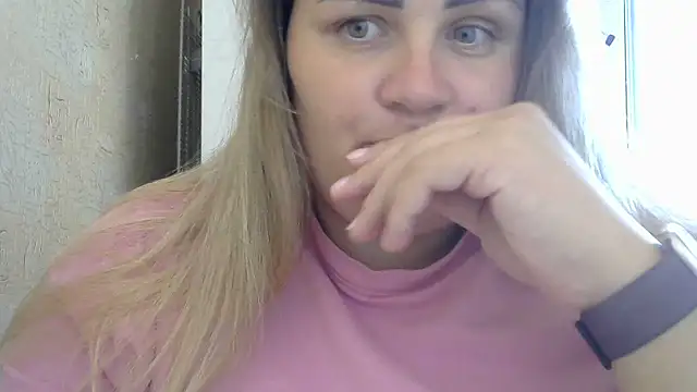 Snapshot of Honeydew-Waves chatting on September 16, 10:27 am Honeydew-Waves online show from September 16, 10:27 am