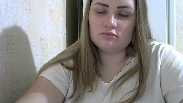 Snapshot of Honeydew-Waves chatting on December 6, 4:19 am Honeydew-Waves online show from December 6, 4:19 am