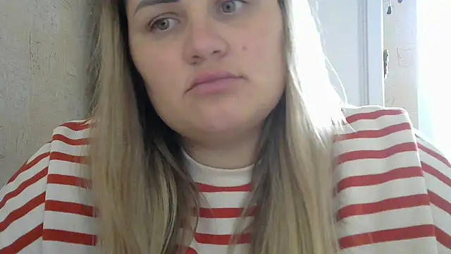 Snapshot of Honeydew-Waves chatting on October 15, 8:55 am Honeydew-Waves online show from October 15, 8:55 am