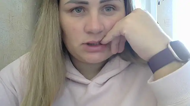 Snapshot of Honeydew-Waves chatting on October 30, 8:12 am Honeydew-Waves online show from October 30, 8:12 am