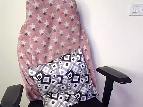 Snapshot of CUTE_princess_143 chatting on November 30, 5:14 pm CUTE princess 143 online show from November 30, 5:14 pm