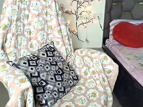Snapshot of CUTE_princess_143 chatting on May 13, 12:56 pm CUTE princess 143 online show from May 13, 12:56 pm