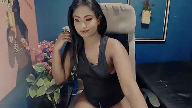 Snapshot of Littleindianmilf chatting on September 18, 9:45 am Littleindianmilf online show from September 18, 9:45 am