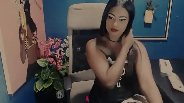Snapshot of Littleindianmilf chatting on October 7, 9:10 am Littleindianmilf online show from October 7, 9:10 am