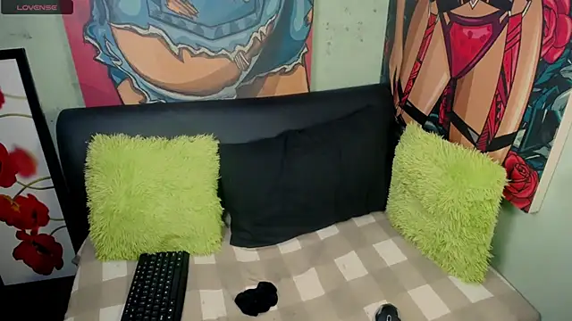 Snapshot of Littleindianmilf chatting on October 20, 10:49 am Littleindianmilf online show from October 20, 10:49 am