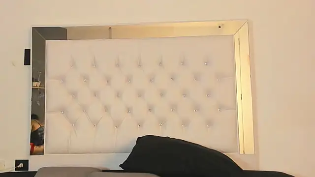 Snapshot of brendamaz chatting on December 18, 11:47 am brendamaz online show from December 18, 11:47 am