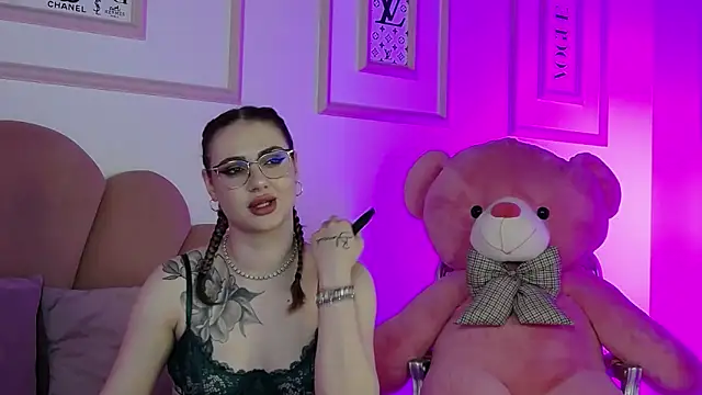 Abby  White online show from April 17, 4:32 pm