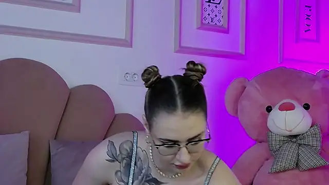 Abby  White online show from May 17, 4:18 pm
