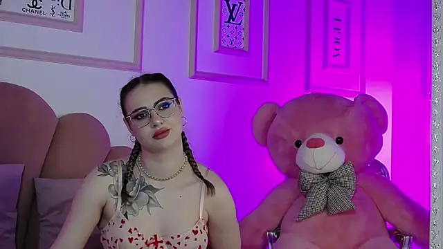 Abby  White online show from April 18, 5:37 pm