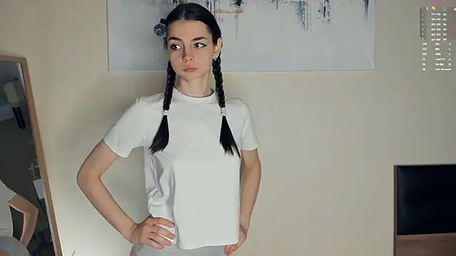 MaryJacksoon online show from April 12, 7:33 am