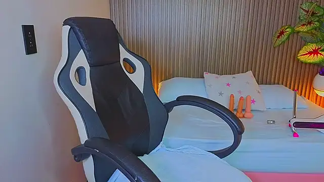 angelica dymond online show from February 7, 12:35 pm