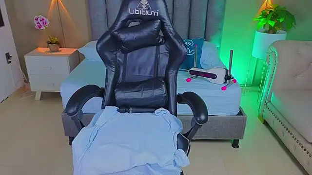 angelica dymond online show from March 14, 7:20 pm