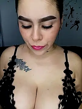 BigTits Kitty online show from March 11, 7:02 am