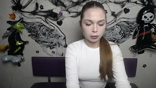 Snapshot of LaraPika chatting on November 9, 6:01 pm LaraPika online show from November 9, 6:01 pm