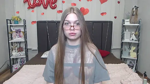 LaraPika online show from May 7, 5:11 am