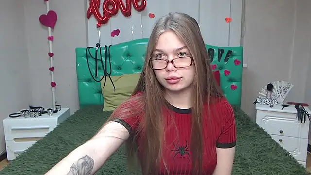 LaraPika online show from March 18, 6:06 am