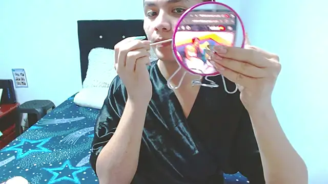 Snapshot of giuliana_andrade chatting on November 6, 12:58 am giuliana andrade online show from November 6, 12:58 am