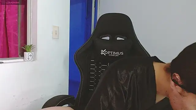 Snapshot of giuliana_andrade chatting on February 23, 11:38 pm giuliana andrade online show from February 23, 11:38 pm