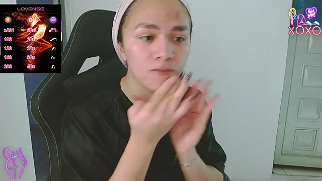 Snapshot of giuliana_andrade chatting on February 12, 12:32 am giuliana andrade online show from February 12, 12:32 am