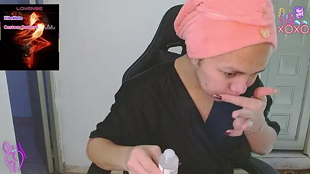 Snapshot of giuliana_andrade chatting on February 10, 11:26 pm giuliana andrade online show from February 10, 11:26 pm