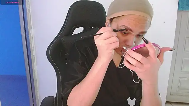 Snapshot of giuliana_andrade chatting on February 17, 12:30 am giuliana andrade online show from February 17, 12:30 am