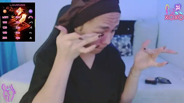 Snapshot of giuliana_andrade chatting on February 4, 12:05 am giuliana andrade online show from February 4, 12:05 am