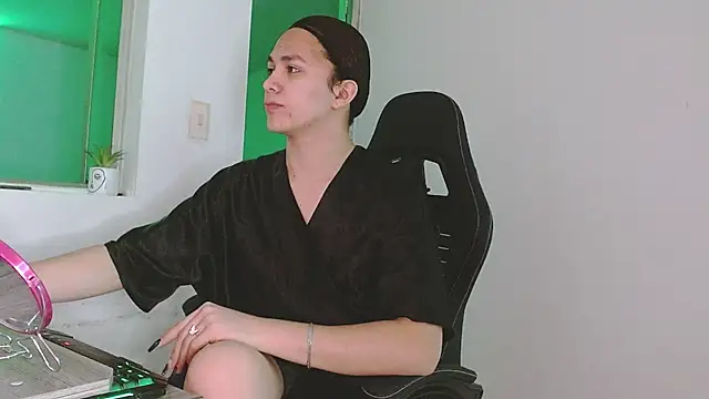 giuliana andrade online show from March 16, 11:29 pm