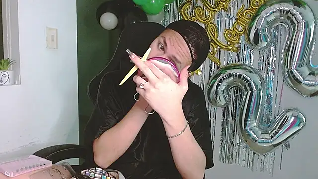 Snapshot of giuliana_andrade chatting on February 26, 11:27 pm giuliana andrade online show from February 26, 11:27 pm