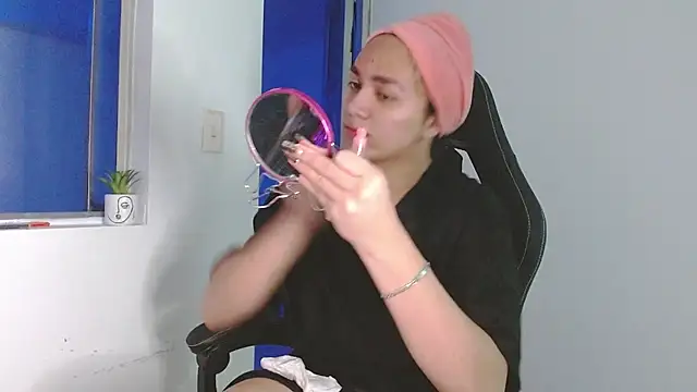 Snapshot of giuliana_andrade chatting on February 25, 12:11 am giuliana andrade online show from February 25, 12:11 am