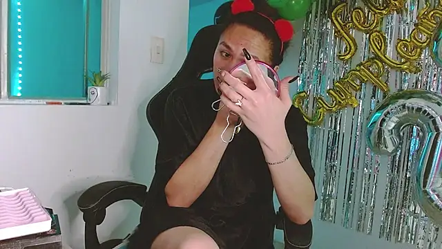 Snapshot of giuliana_andrade chatting on February 28, 12:21 am giuliana andrade online show from February 28, 12:21 am