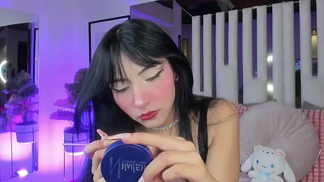 Snapshot of Kitty_Eliffe chatting on October 4, 9:49 pm Kitty Eliffe online show from October 4, 9:49 pm