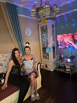 Snapshot of EricaAndPenelopa chatting on December 7, 2:36 am EricaAndPenelopa online show from December 7, 2:36 am