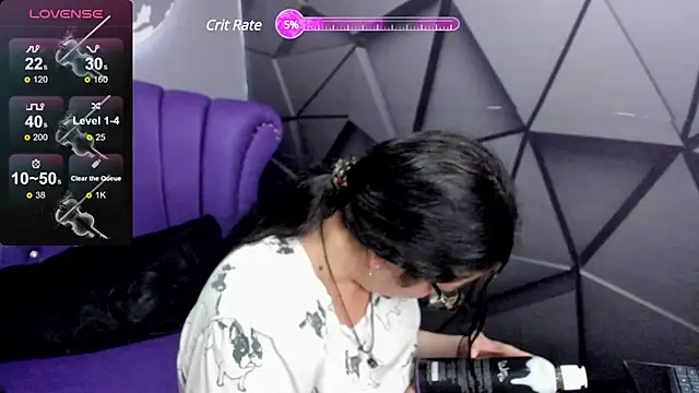 Caliia Oith  online show from January 30, 7:37 pm