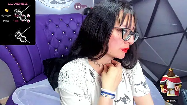 Caliia Oith  online show from March 8, 3:35 pm