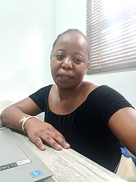 Snapshot of SWEETCLITYxxx chatting on October 4, 8:27 am SWEETCLITYxxx online show from October 4, 8:27 am