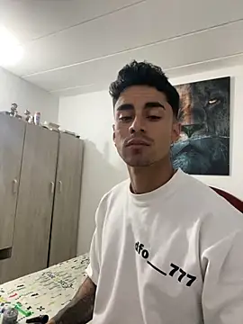 Snapshot of Danifornari chatting on November 1, 3:24 am Danifornari online show from November 1, 3:24 am