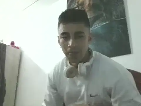 Snapshot of Danifornari chatting on December 4, 3:20 am Danifornari online show from December 4, 3:20 am