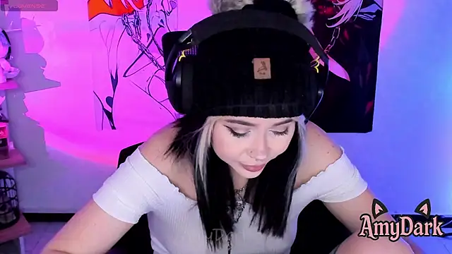 Snapshot of _AmyDark chatting on April 28, 8:24 pm AmyDark online show from April 28, 8:24 pm