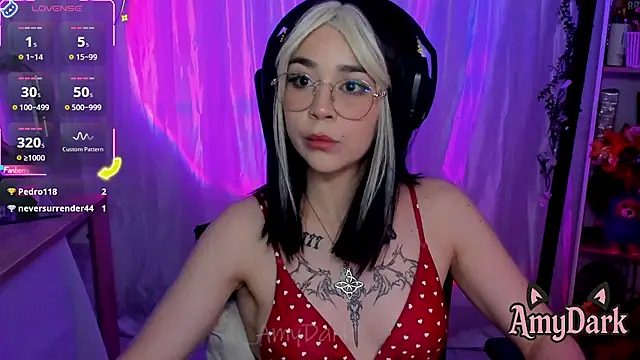 Snapshot of _AmyDark chatting on October 23, 2:32 am AmyDark online show from October 23, 2:32 am