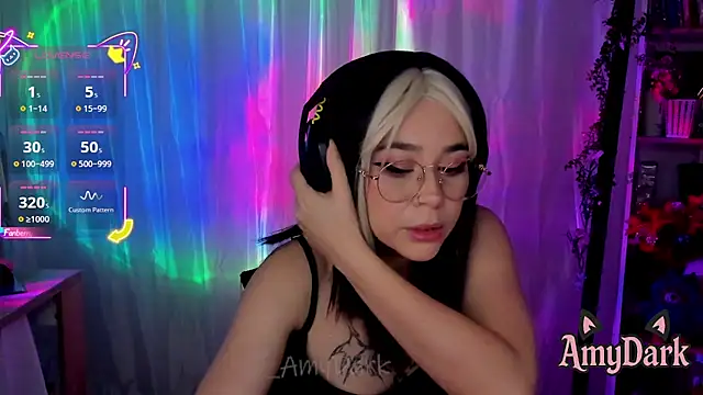 Snapshot of _AmyDark chatting on October 1, 11:19 pm AmyDark online show from October 1, 11:19 pm