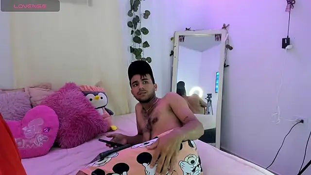 Snapshot of catalina_and_roger chatting on October 22, 12:04 pm catalina and roger online show from October 22, 12:04 pm