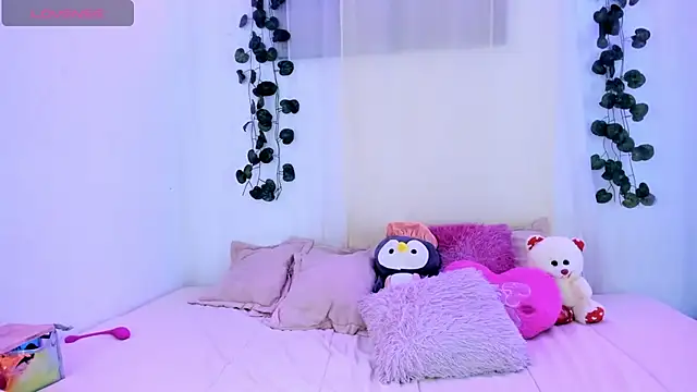 Snapshot of catalina_and_roger chatting on October 11, 3:40 am catalina and roger online show from October 11, 3:40 am