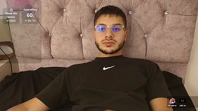 Amadeo Wild online show from October 26, 4:13 am