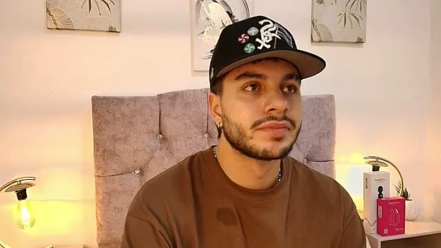 Amadeo Wild online show from April 18, 4:04 am