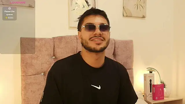 Amadeo Wild online show from April 15, 4:07 am