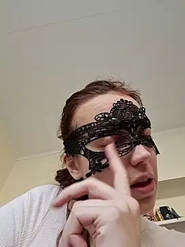 Snapshot of PearMaki chatting on November 9, 12:53 pm PearMaki online show from November 9, 12:53 pm