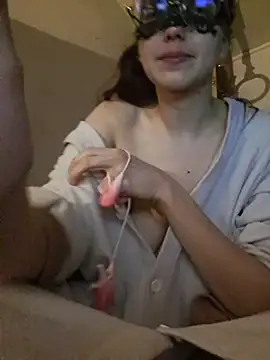 Snapshot of PearMaki chatting on February 15, 3:07 am PearMaki online show from February 15, 3:07 am